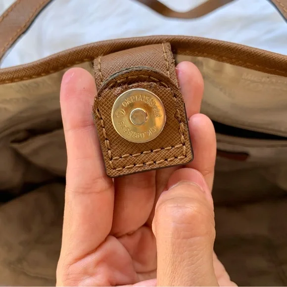 Michael Kors Jet Set Travel Large Tote - Navy/White Colorblock - Picture 11 of 11